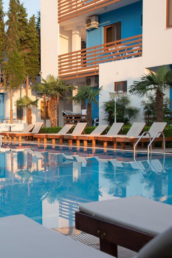 Hotel Athina Веліпоя Екстер'єр фото